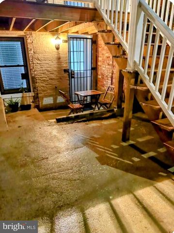 1529 N BOND ST, Baltimore, MD 21213