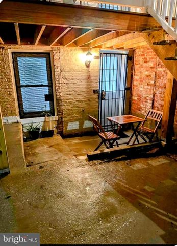 1529 N BOND ST, Baltimore, MD 21213