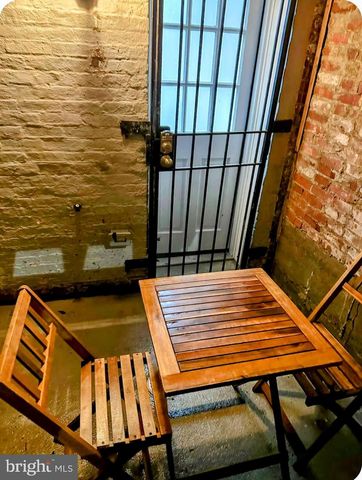 1529 N BOND ST, Baltimore, MD 21213