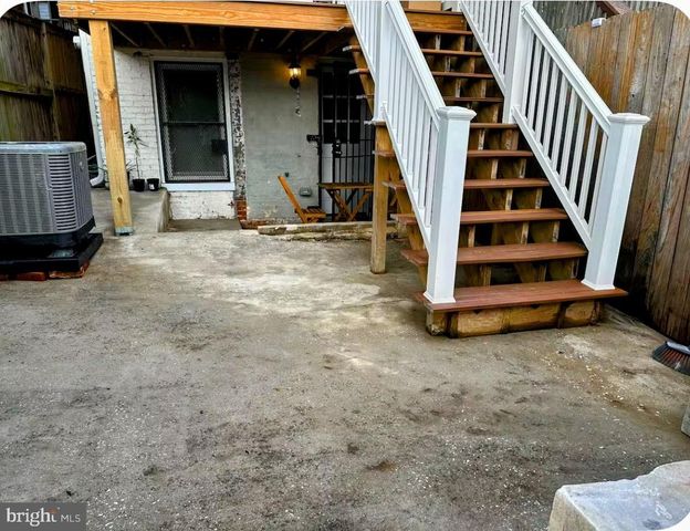 1529 N BOND ST, Baltimore, MD 21213