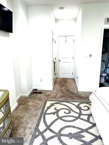 1529 N BOND ST, Baltimore, MD 21213