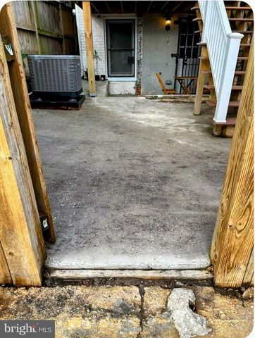 1529 N BOND ST, Baltimore, MD 21213