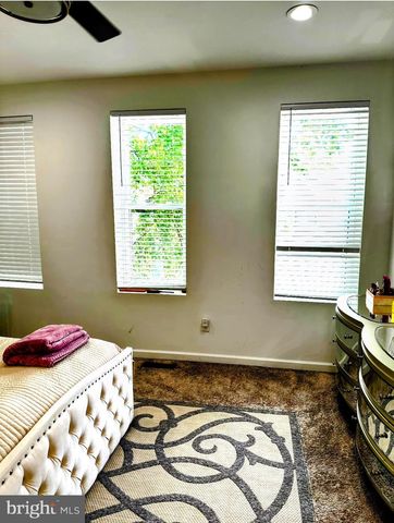 1529 N BOND ST, Baltimore, MD 21213