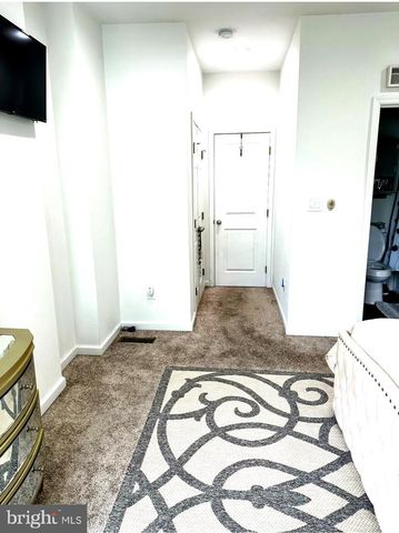 1529 N BOND ST, Baltimore, MD 21213