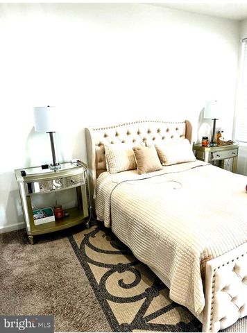 1529 N BOND ST, Baltimore, MD 21213