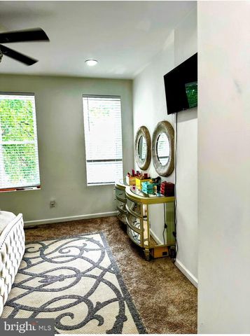 1529 N BOND ST, Baltimore, MD 21213
