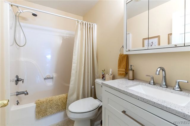 6357 Vintage Court, Lockport Town, NY 14094