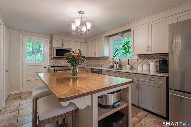 38 Mountain Road, Woodbury, CT 06798