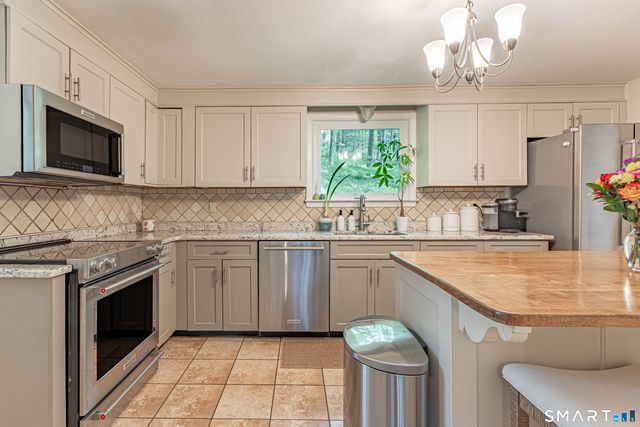 38 Mountain Road, Woodbury, CT 06798