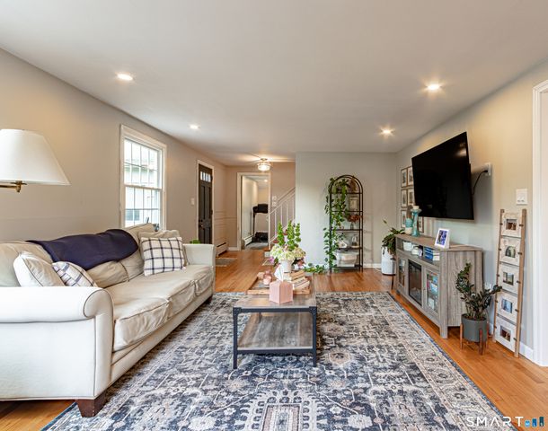 38 Mountain Road, Woodbury, CT 06798