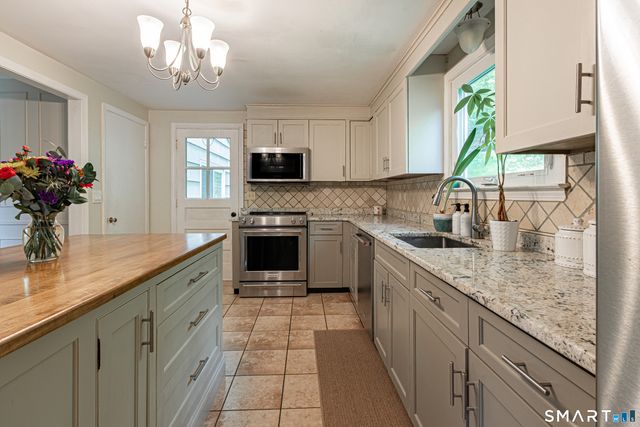 38 Mountain Road, Woodbury, CT 06798