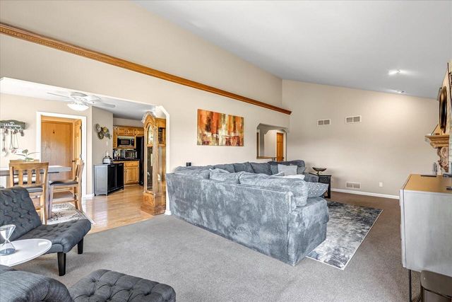 W209N16520 Cairn COURT, Jackson, WI 53037