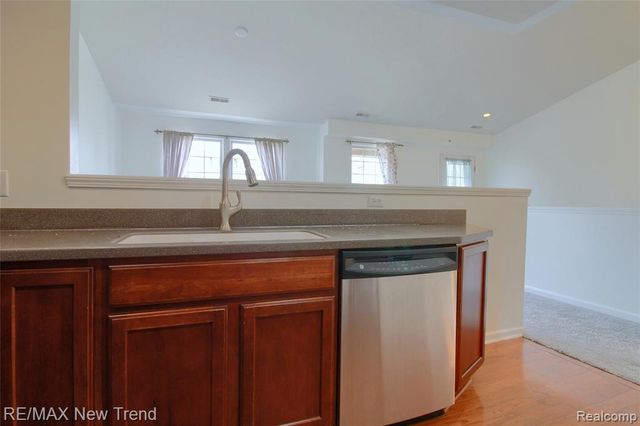 28021 Hopkins Drive, Novi, MI 48377