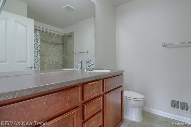 28021 Hopkins Drive, Novi, MI 48377
