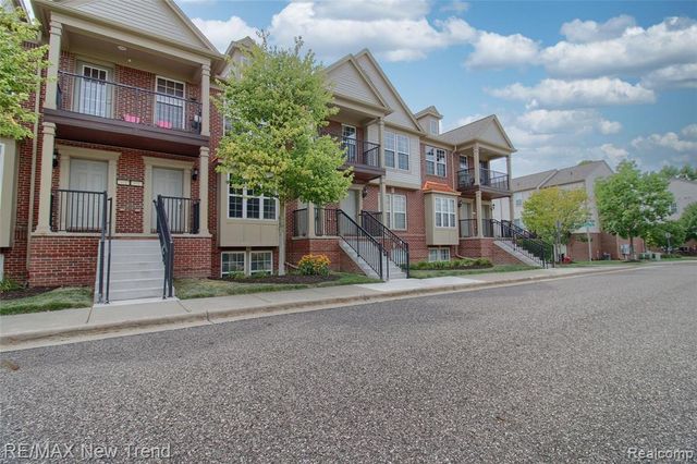 28021 Hopkins Drive, Novi, MI 48377