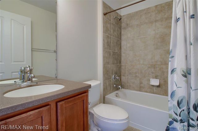 28021 Hopkins Drive, Novi, MI 48377