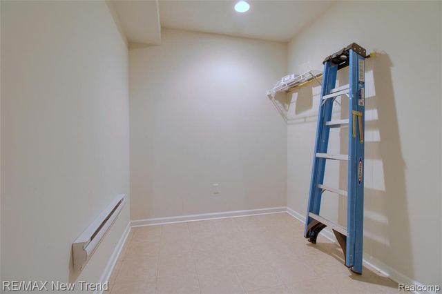 28021 Hopkins Drive, Novi, MI 48377