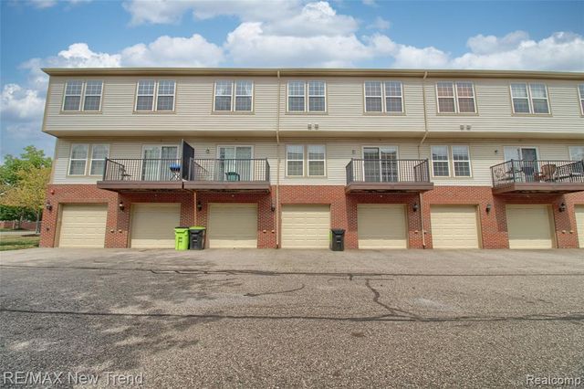 28021 Hopkins Drive, Novi, MI 48377