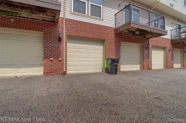 28021 Hopkins Drive, Novi, MI 48377