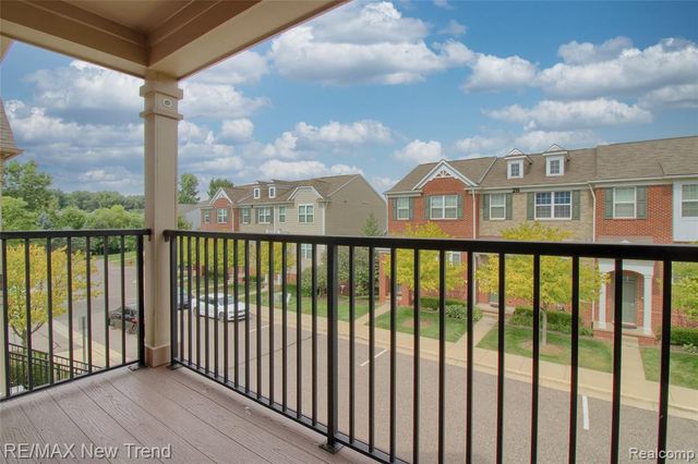 28021 Hopkins Drive, Novi, MI 48377