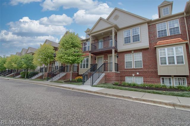 28021 Hopkins Drive, Novi, MI 48377