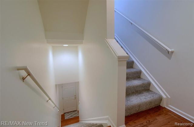 28021 Hopkins Drive, Novi, MI 48377