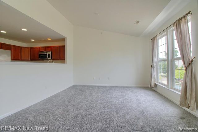 28021 Hopkins Drive, Novi, MI 48377