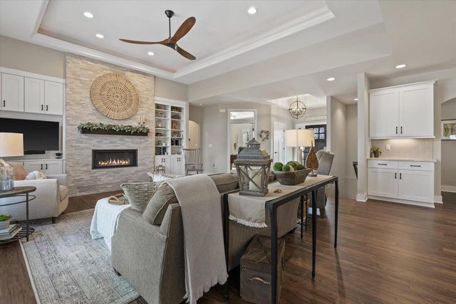 17860 Greenbrier DRIVE, Brookfield, WI 53045