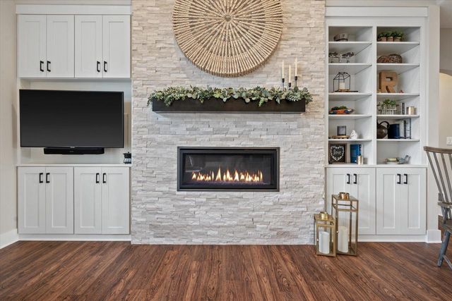 17860 Greenbrier DRIVE, Brookfield, WI 53045