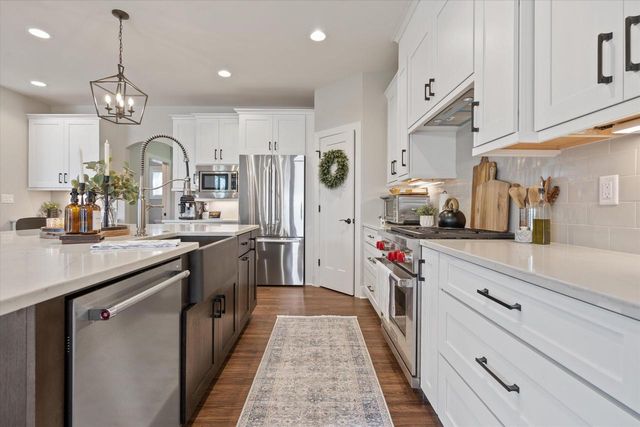 17860 Greenbrier DRIVE, Brookfield, WI 53045