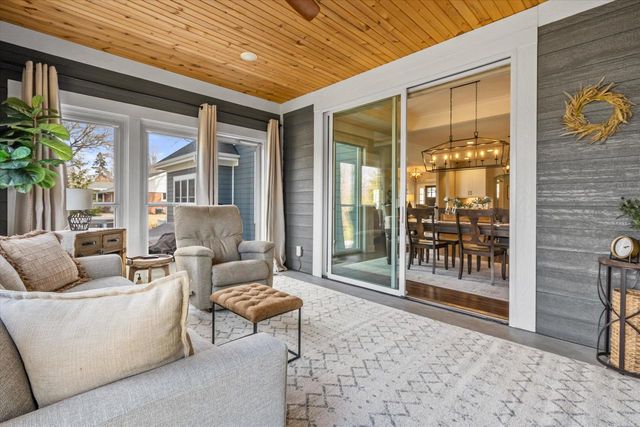 17860 Greenbrier DRIVE, Brookfield, WI 53045