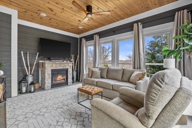 17860 Greenbrier DRIVE, Brookfield, WI 53045