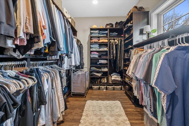 17860 Greenbrier DRIVE, Brookfield, WI 53045