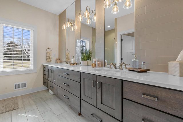 17860 Greenbrier DRIVE, Brookfield, WI 53045