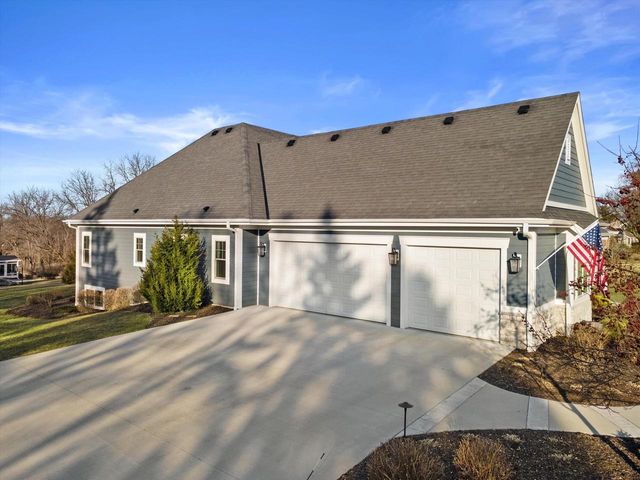 17860 Greenbrier DRIVE, Brookfield, WI 53045