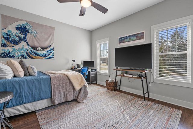 17860 Greenbrier DRIVE, Brookfield, WI 53045