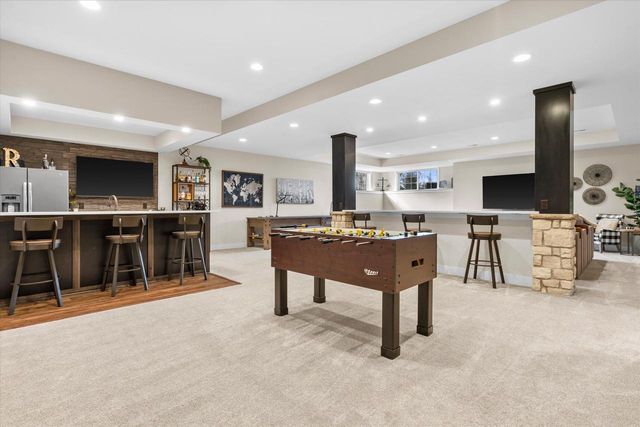 17860 Greenbrier DRIVE, Brookfield, WI 53045