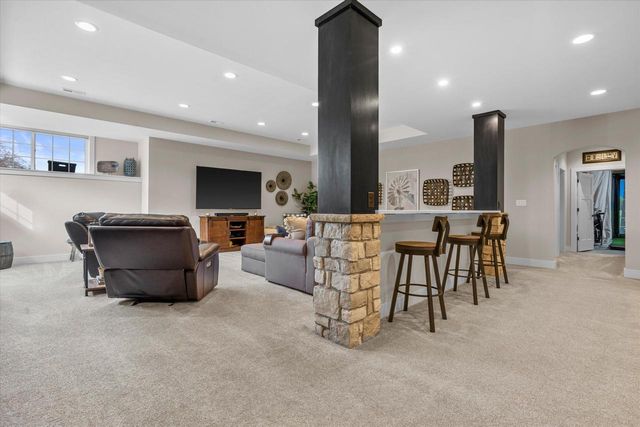 17860 Greenbrier DRIVE, Brookfield, WI 53045