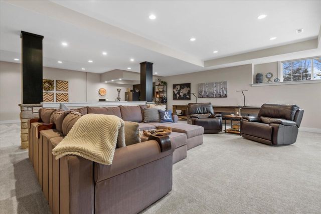 17860 Greenbrier DRIVE, Brookfield, WI 53045