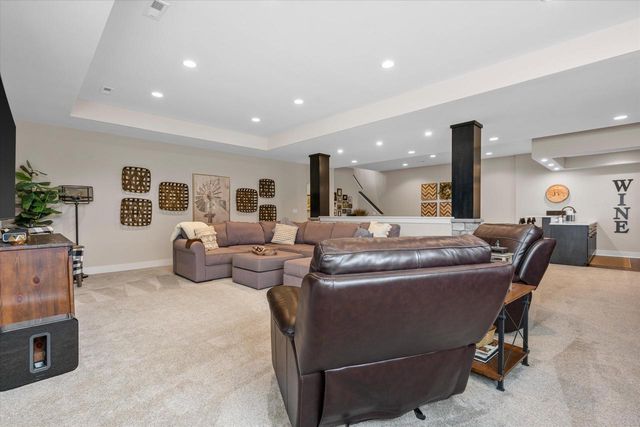 17860 Greenbrier DRIVE, Brookfield, WI 53045