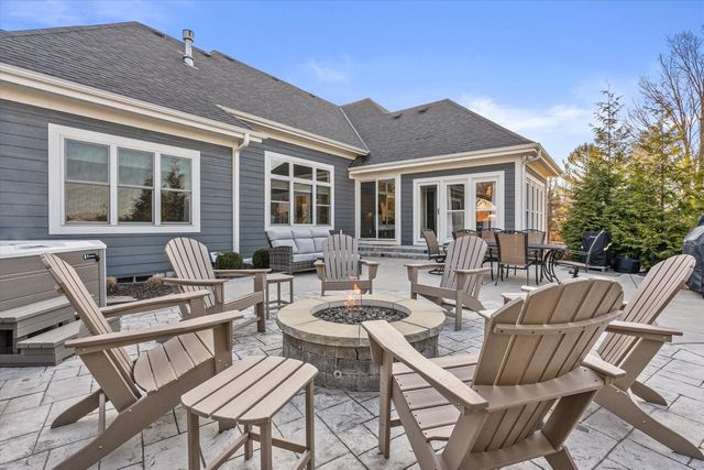 17860 Greenbrier DRIVE, Brookfield, WI 53045