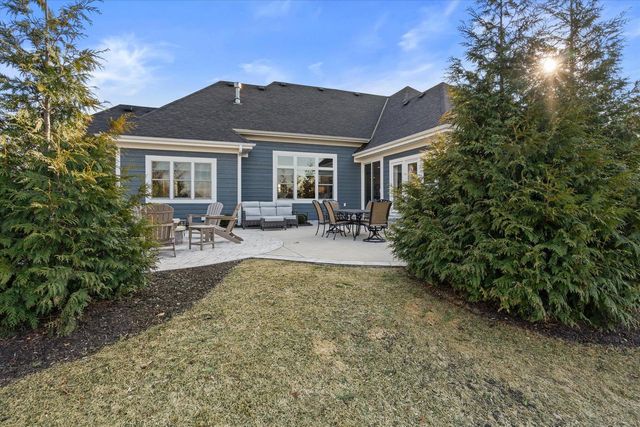 17860 Greenbrier DRIVE, Brookfield, WI 53045