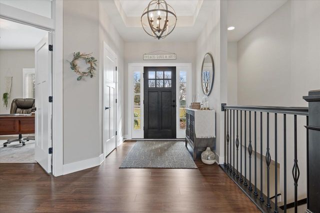 17860 Greenbrier DRIVE, Brookfield, WI 53045