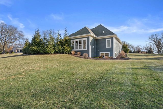 17860 Greenbrier DRIVE, Brookfield, WI 53045