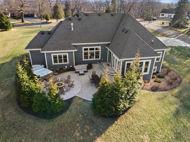 17860 Greenbrier DRIVE, Brookfield, WI 53045