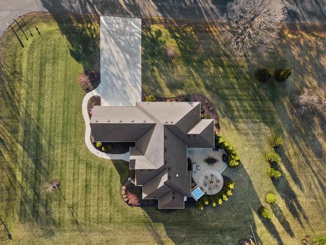 17860 Greenbrier DRIVE, Brookfield, WI 53045