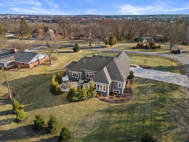 17860 Greenbrier DRIVE, Brookfield, WI 53045