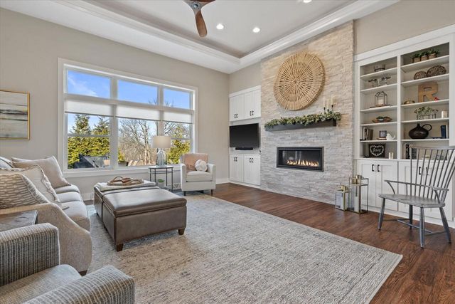 17860 Greenbrier DRIVE, Brookfield, WI 53045