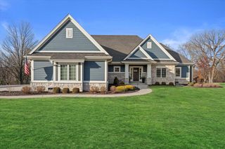 17860 Greenbrier DRIVE, Brookfield, WI 53045