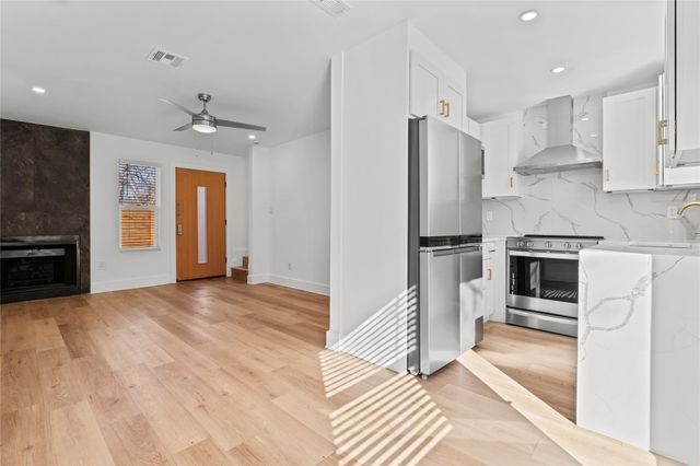 2706 Wheless LN 401, Austin, TX 78723